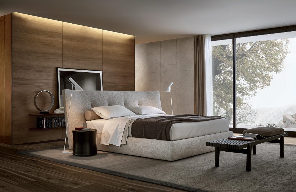 Bedroom with modern Poliform Bed